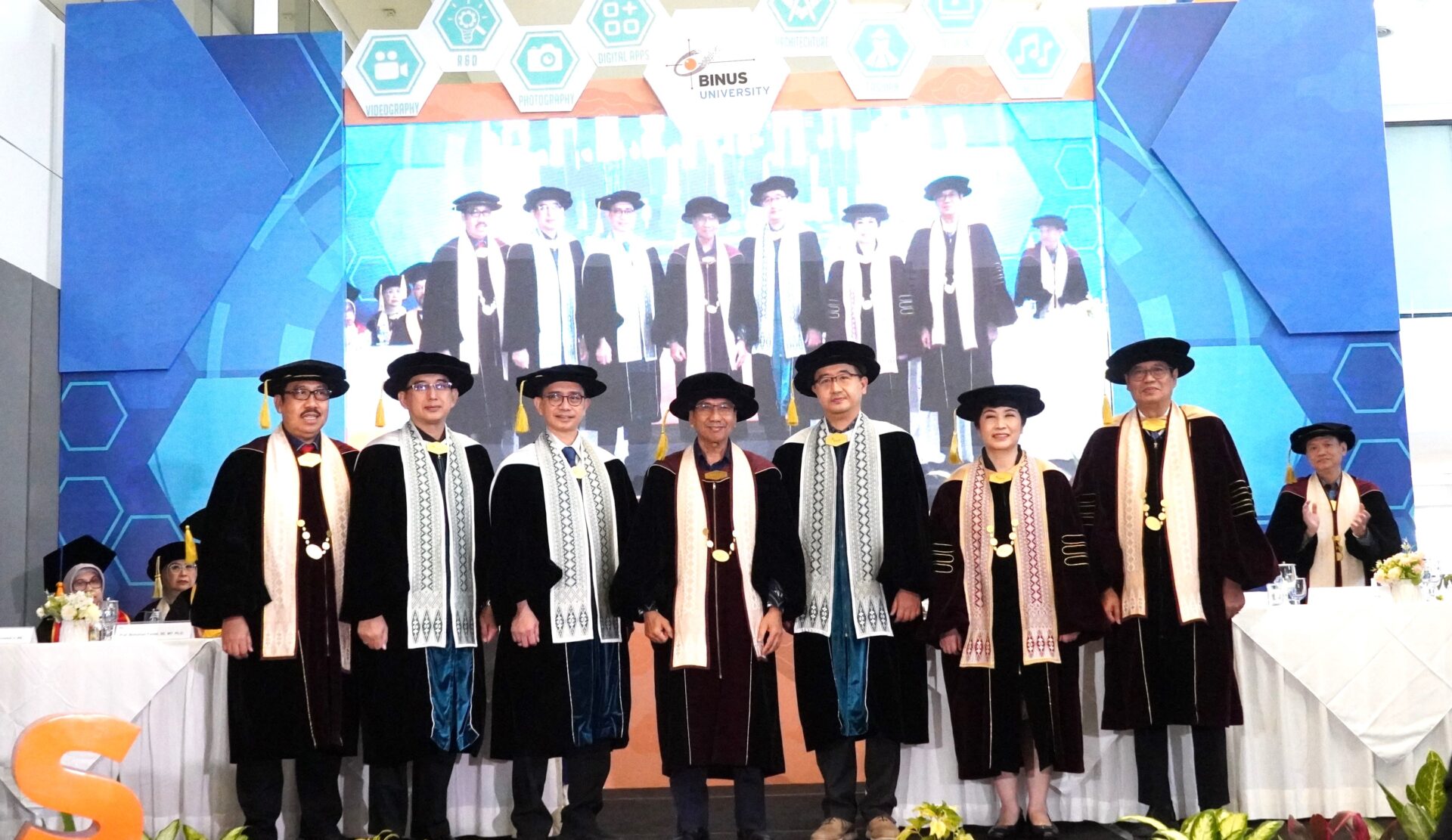 BINUS @Bandung Kukuhkan Guru Besar, Wujud Komitmen dalam Mendukung dan Membangun Industri Kreatif yang Kompetitif